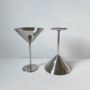 Add a touch of sophistication to your table with these Beckmann and Rommerskirchen stainless steel cocktail dessert ice cream cups. Crafted in 80s Germany, their tall silver stems and sleek design make them perfect for serving drinks or desserts.