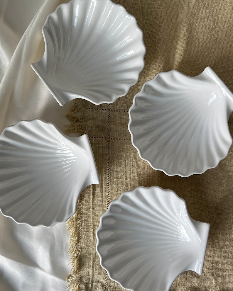 Explore culinary elegance with our Vintage Japanese Scallop Shell Ceramic Dish. Crafted in Japan, this rare find combines high quality with a soft white hue, making it ideal for baking or serving appetizers, snacks, or salads.