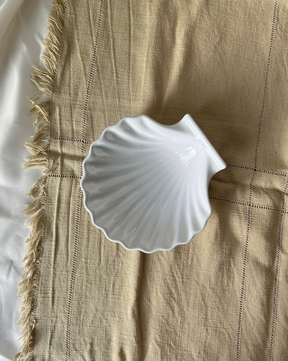 Vintage Japanese Scallop Shell Ceramic Dish | Seashell Serving Dish | White Clam Shell Baking Bowl | Made in Japan | Valentine Gift