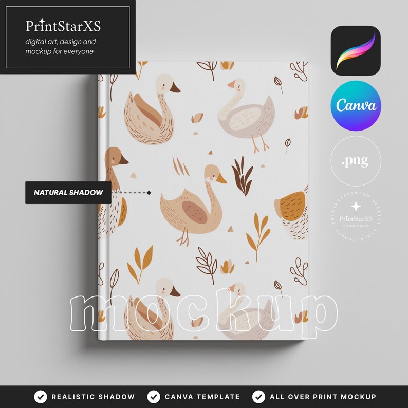 K&ouml;nnte beinhalten: Ein wei&szlig;es Notizbuch mit einem sich wiederholenden Muster aus Cartoon-Schw&auml;nen in Beige- und Braunt&ouml;nen sowie stilisierten Bl&auml;ttern. Das Wort "Mockup" ist unten &uuml;berlagert. Das PrintStarXS-Logo und der Text befinden sich in der oberen linken Ecke.