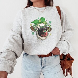 Highland Cow Sweatshirt St Patricks Shirt Cow Gifts for Her Irish Sweatshirt St Patricks Sweater Funny Cow Shirt Animal St Pattys Day