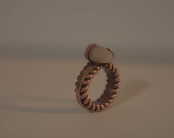 Gevlochten koperen ring met kwartssteen (maat 3/4")