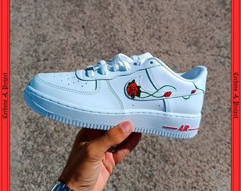 Air Force 1 Red Rose Custom Sneaker | Geblümte Nike-Schuhe mit einer Blume in deinen Schuhen