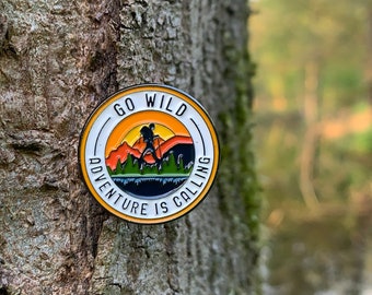 Go Wild Adventure is Calling | Enamel Pin | Gadget | Walking | Hiking | Backpack | Walking pin | Lapel pins | Enamel | Outdoor | Pilgrim