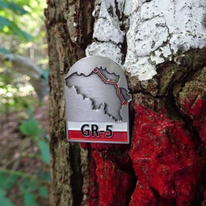 GR5 | Grand Route | Long Distance Hiking | Belgium | Enamel Pin | Gadget | Walking | Hiking | Backpack | Hiking Pin | Stick Needle