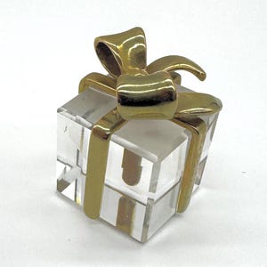 Swarovski Crystal figurine - Swarovski Memories Present or Gift - crystal figurine - Gold - Retired - Happy Birthday - DAMAGED