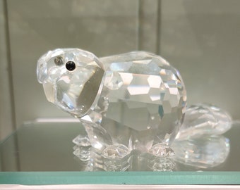 スワロフスキークリスタル猫の置物 - 赤い首輪をした引退した母猫