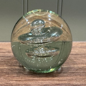 Unmarked clear Paperweight with air swirl - vintage glass paperweight - presse-papier