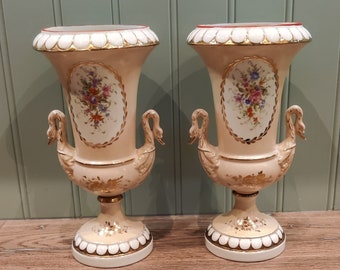 Beautiful pair of Antique Porcelaine de Couleuvre vases with guilded detailing and sculpted swan handles. Early 19th century!