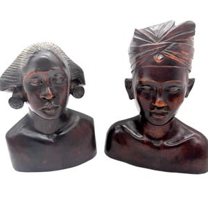 Vintage Balinese Wood Bust Pair – Man & Woman – Hand-Carved Solid Wood – 21.5 and 19 cm – Ethnic Tribal Art Sculpture – Bali Indonesia