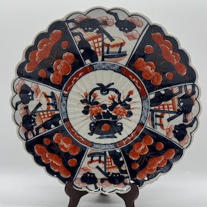 Antique Japanese Imari-Style Ornamental Plate – 30.5 cm – Scalloped Rim – Hand-Painted – Edo Revival / Meiji Era Style