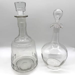 Set mit 2 Kristall-Dekantern - Vintage-Glaskaraffen mit Stopfen, 31,5 & 29 cm