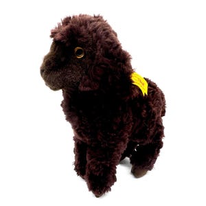 Vintage Steiff Lamb "Boeky" – Model 073267 – Dark Brown Plush – Made in Germany - Vintage Plush