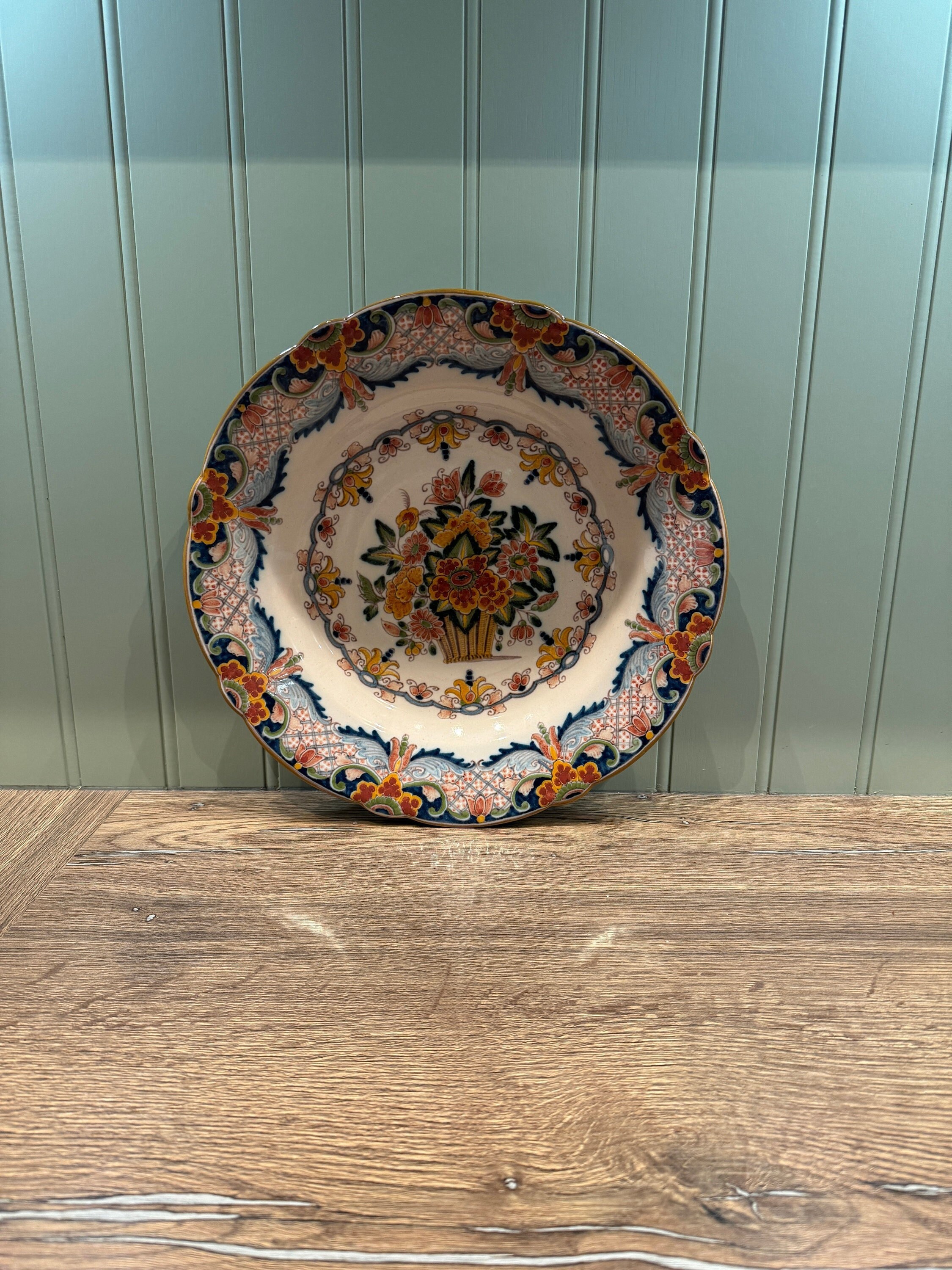 Tichelaar Makkum large handpainted Delft style scalloped and
