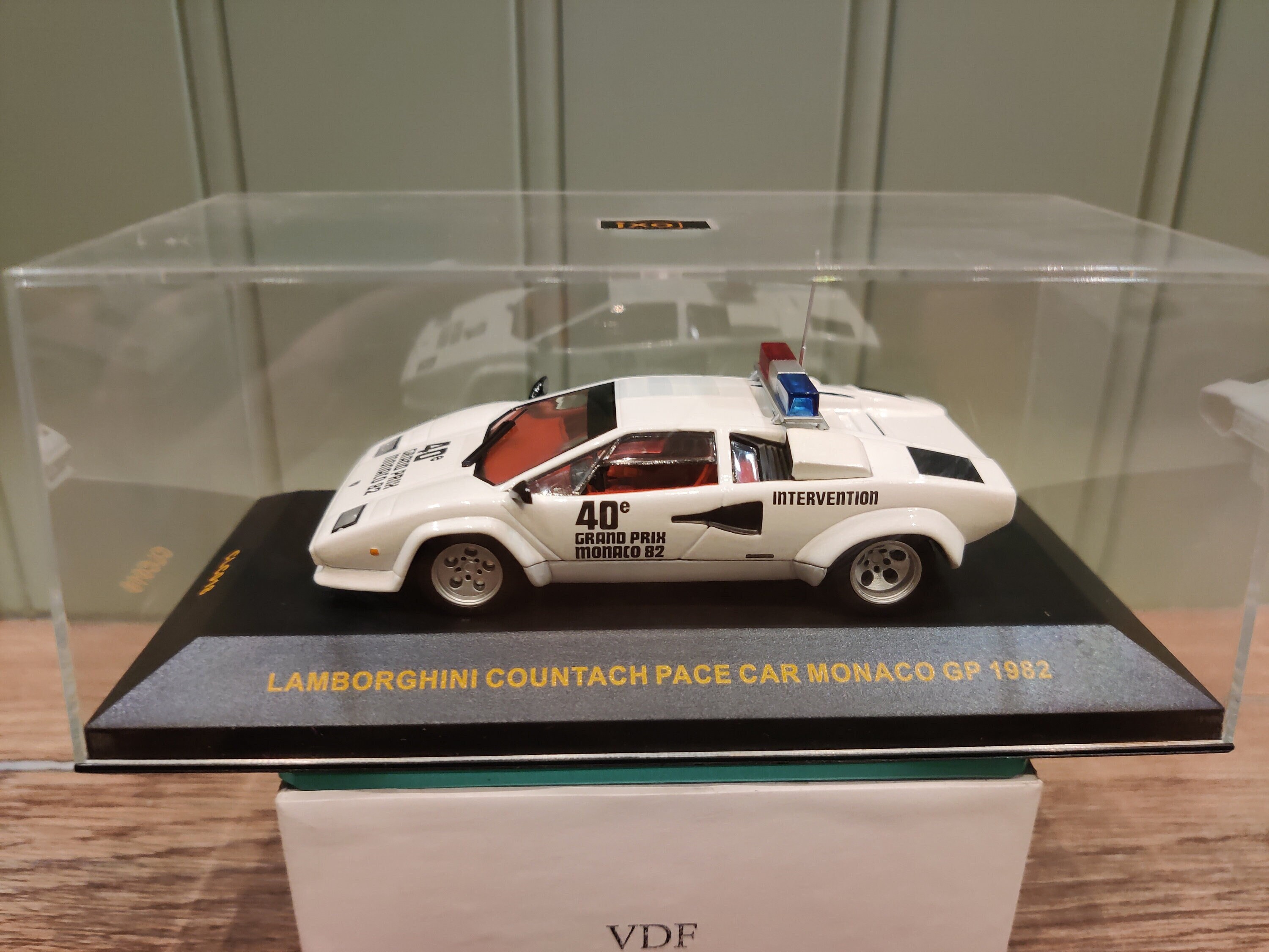 IXO MODELS Lamborghini Countach & BMW Z8