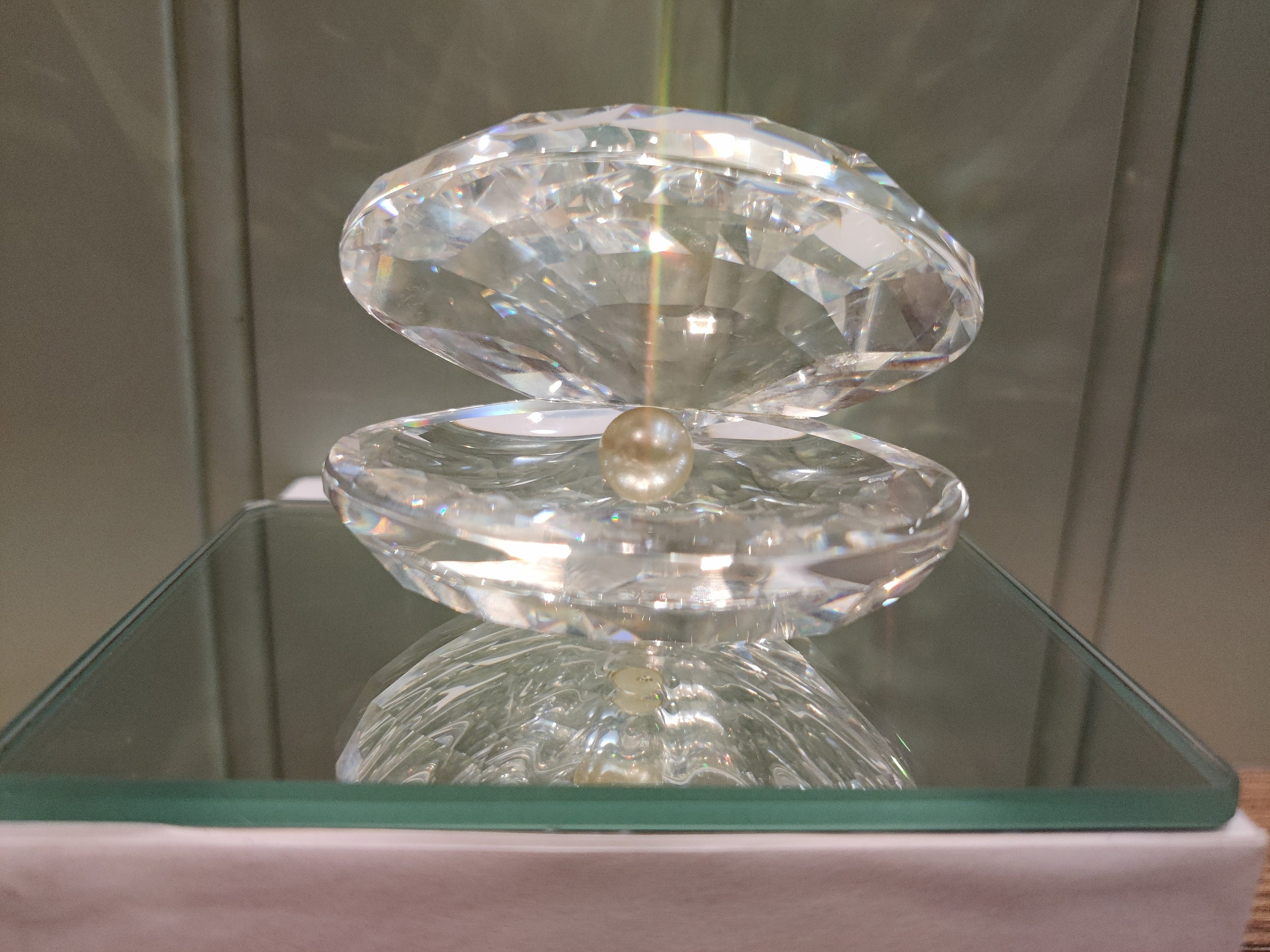 Swarovski Crystal Oyster Shell Figurine With Pearl - Large