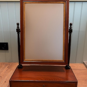 Antique Mahogany Tabletop Mirror with Brass Inlay – 78 x 52 x 31 cm (30.7” x 20.5” x 12.2”)