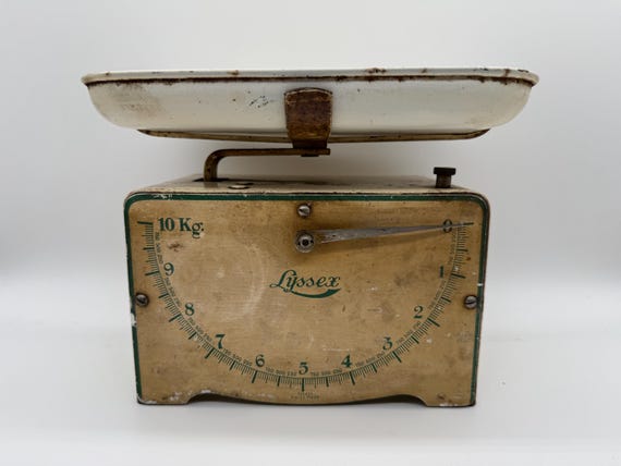 Vintage Lysséx Kitchen Scale – Cream Metal, Enamel Tray, Swiss