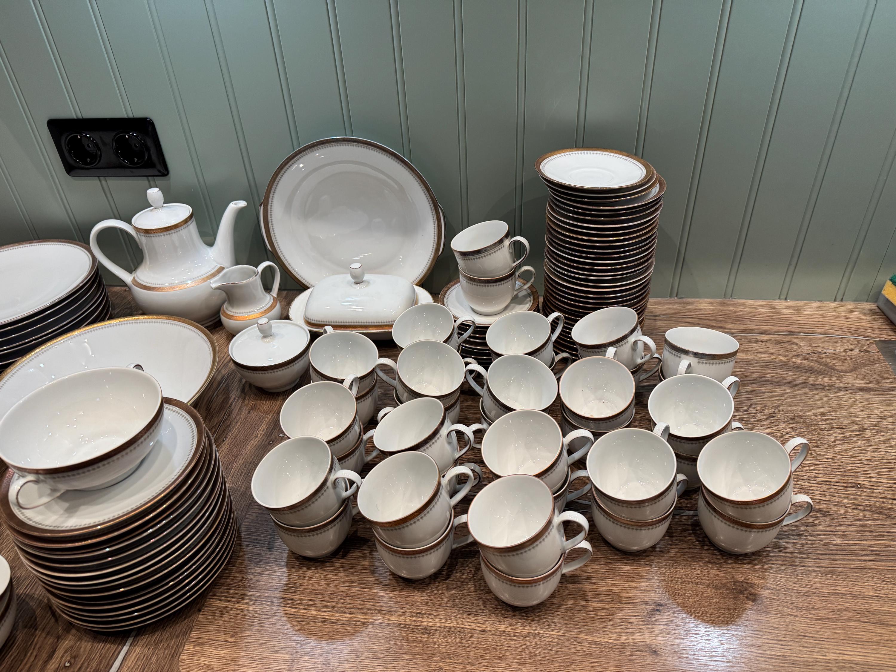 Vintage Winterling Bavaria Dinnerware Set – 142-piece Gold
