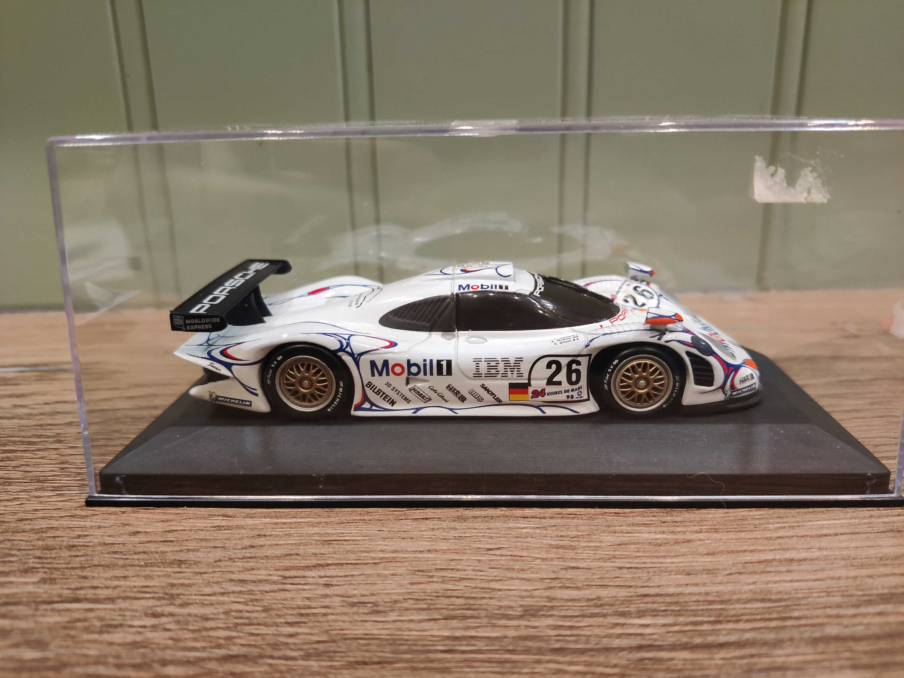 Minichamps Paul's Model Art Porsche 911 GT1 1998 - Scale 1