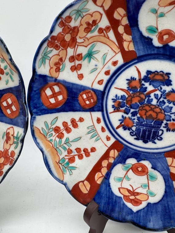陶磁器 手描き花模様伊万里焼 日本のアンティーク伊万里焼皿：手描き花模様、明治時代 - Etsy 日本