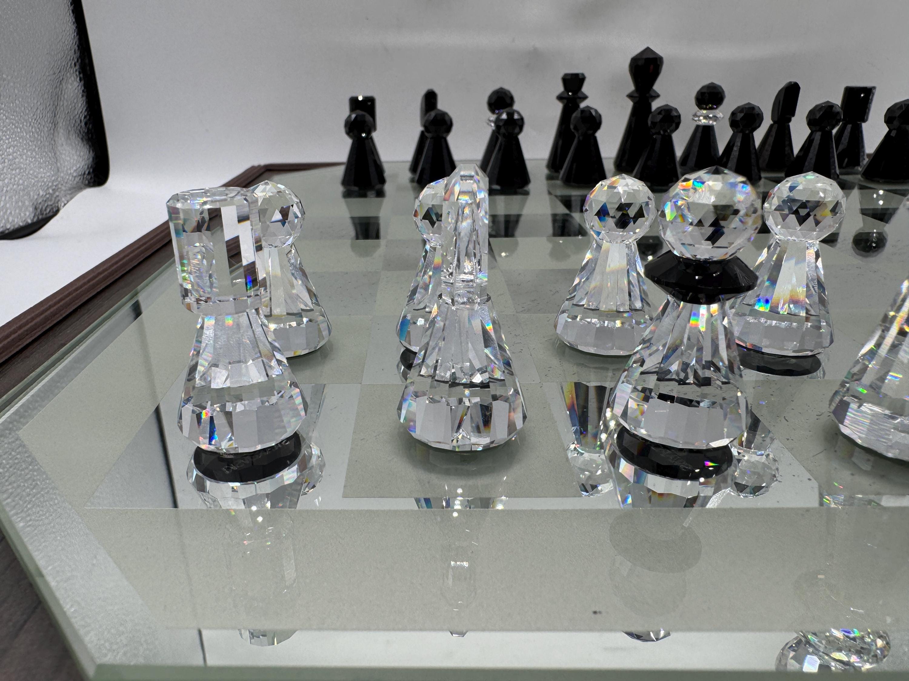 スワロフスキーチェス Swarovski Crystal Chess Set – Black & Clear Faceted Pieces - Etsy