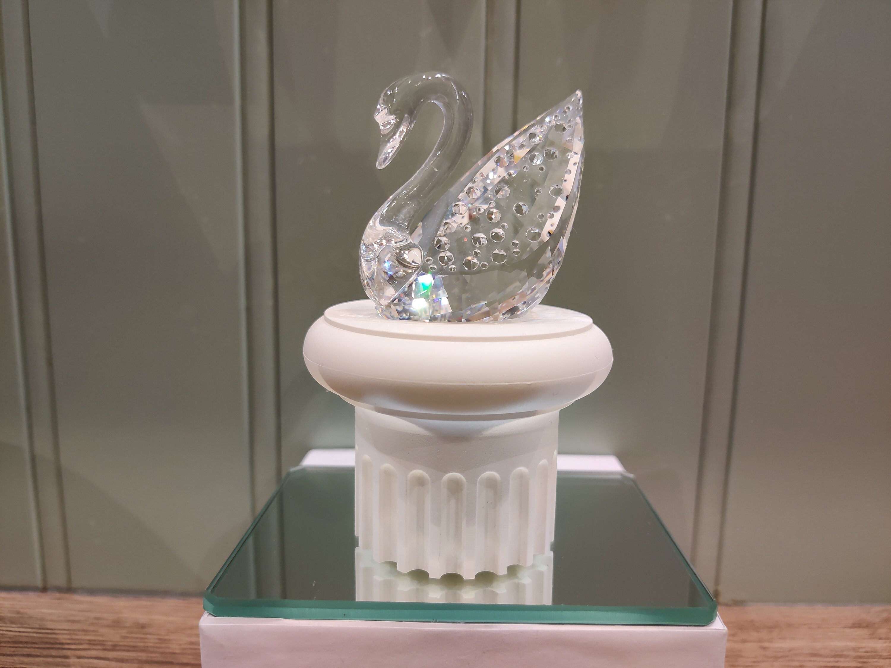 スワロフスキー センテナリー スワン フィギュア – 100周年記念