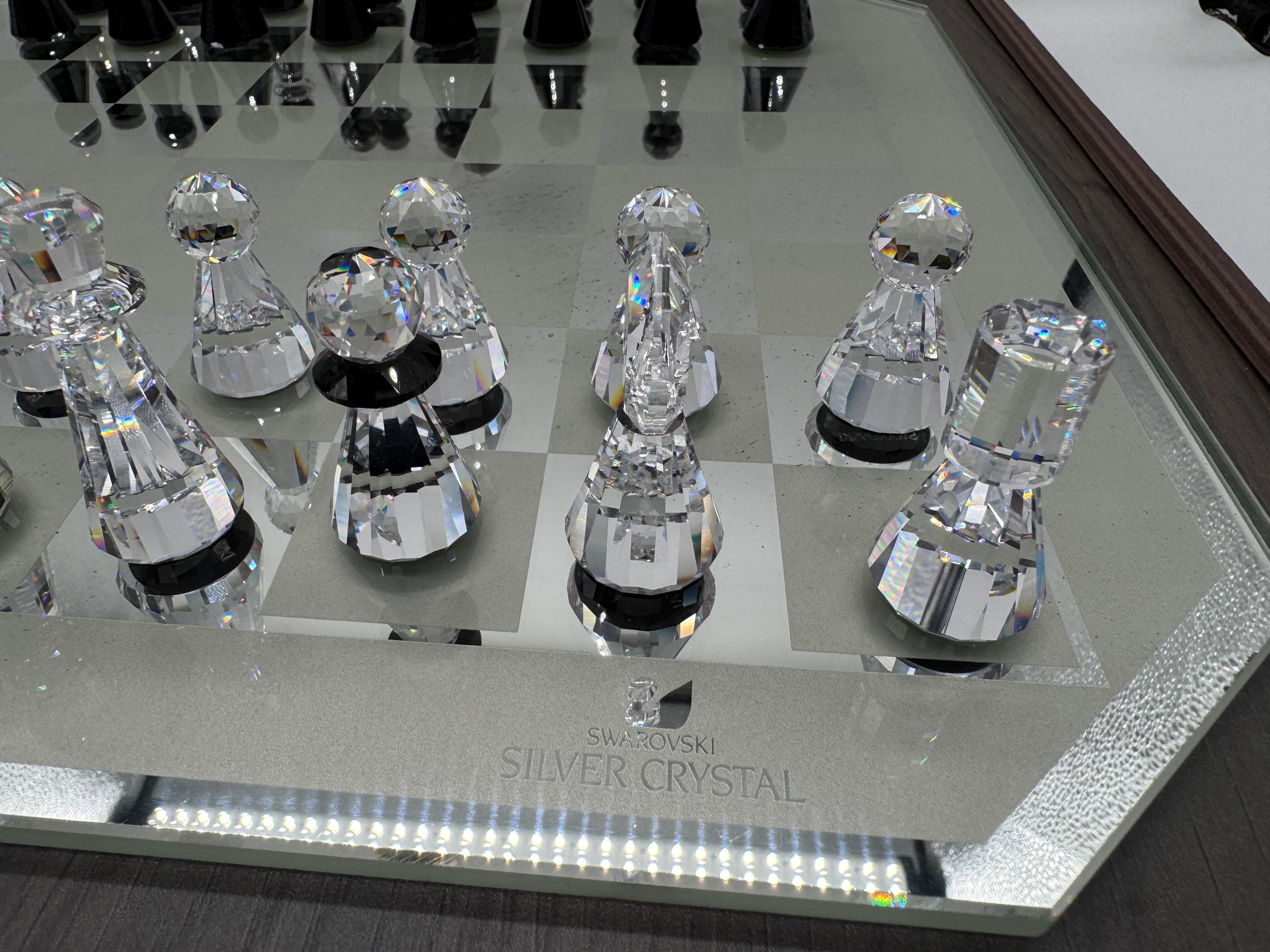 スワロフスキーチェス Swarovski Crystal Chess Set – Black & Clear Faceted Pieces - Etsy