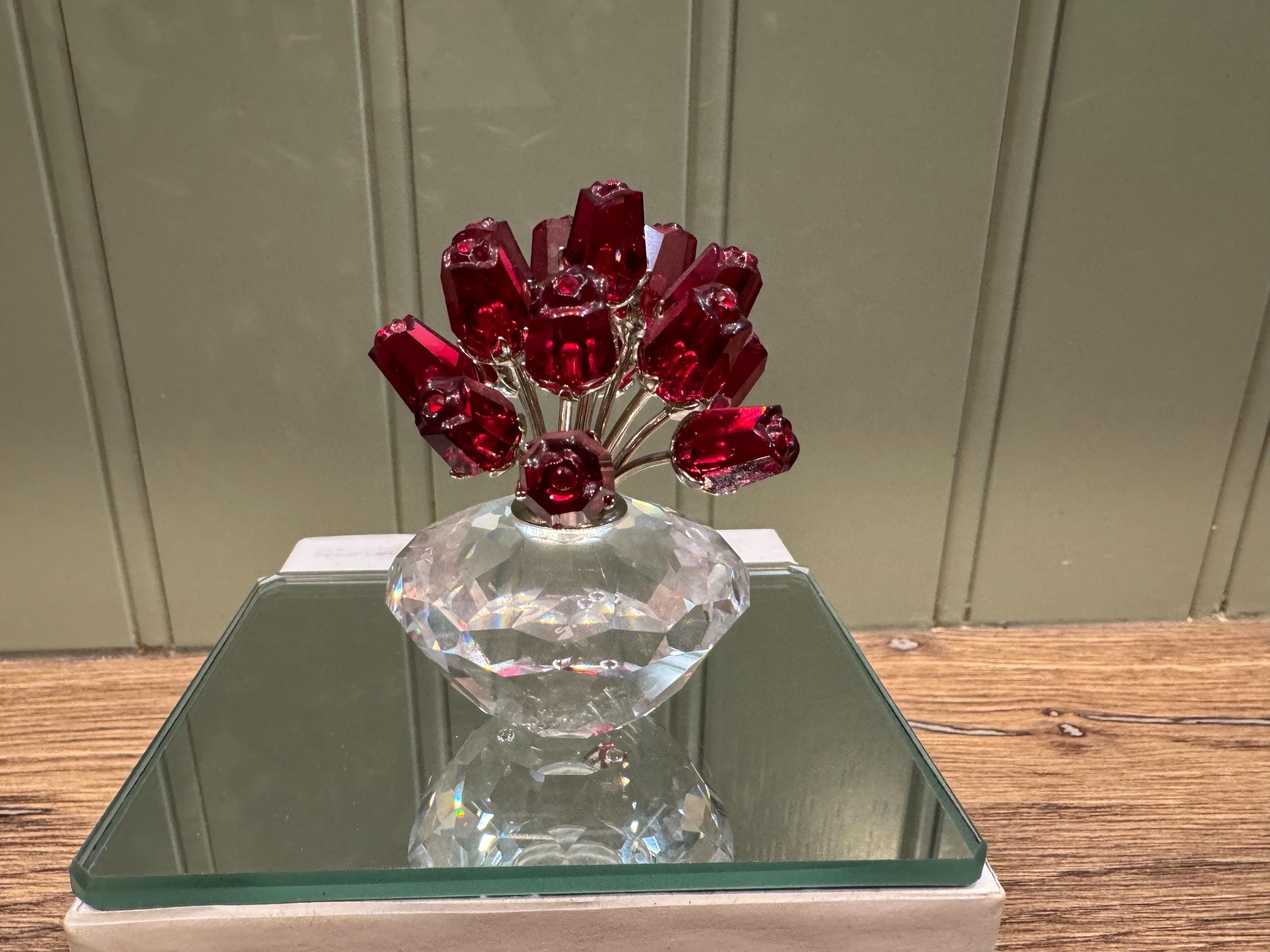 Swarovski Special Edition 2002 - 15 Ruby Red Roses in Vase - SCS
