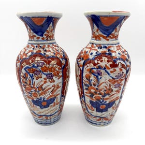 Pair of Early 19th Century Japanese Imari Vases – Edo Period – Hand Painted Porcelain, 22.5 cm High