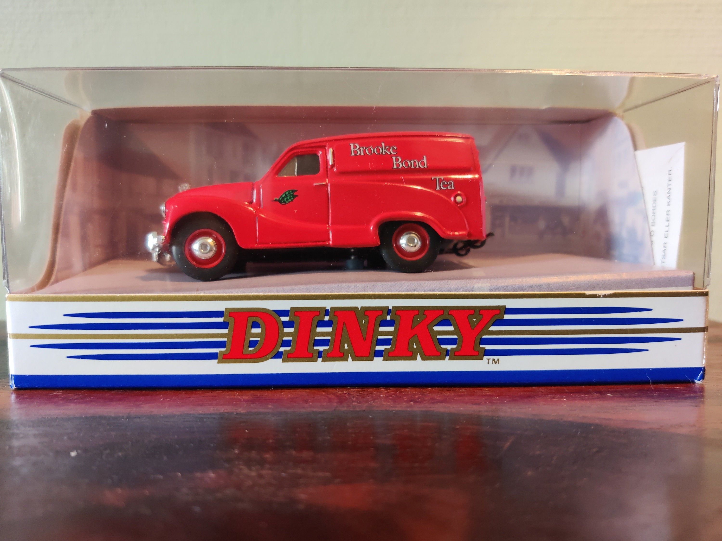 Matchbox Dinky Collection - DY-15 Austin A40 1953 - Brooke Bond