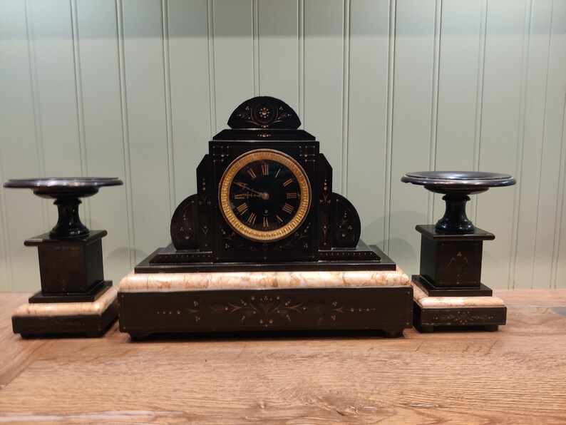 Hermosa guarnición de reloj antigua de 3 piezas piedra natural mármol decorada imagen 1