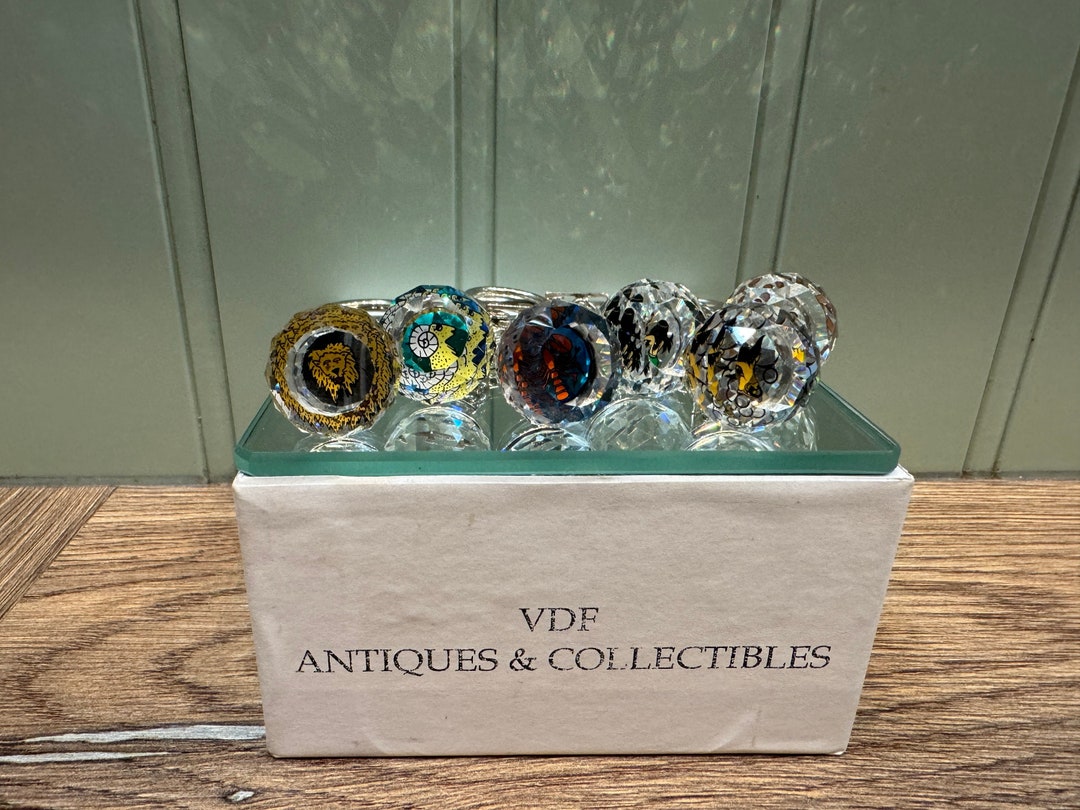 廃盤になったスワロフスキークリスタルの置物：星座、ハンドバッグ