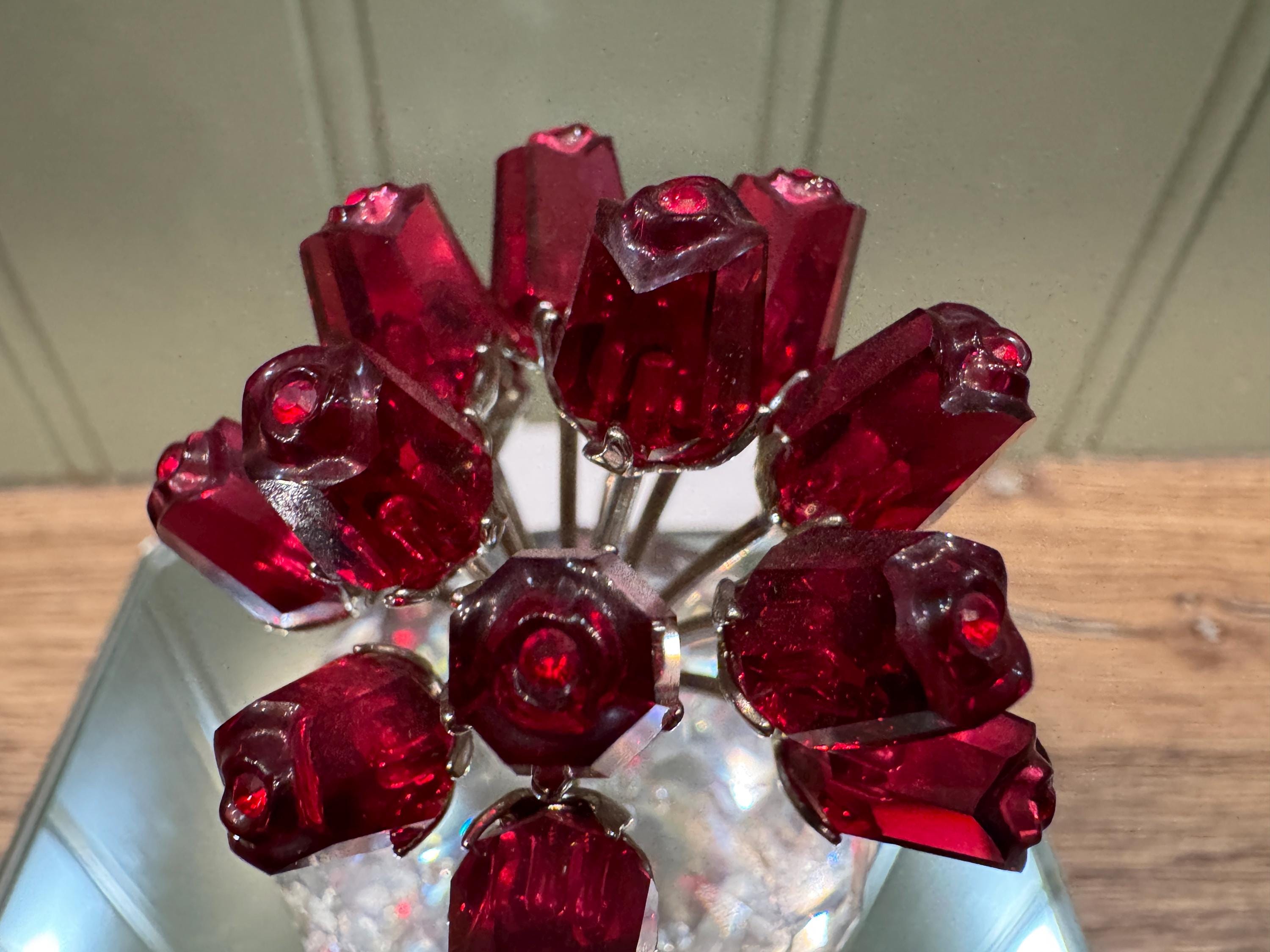 Swarovski Special Edition 2002 - 15 Ruby Red Roses in Vase - SCS