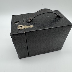 Vintage Kodak No.2 Cartridge Hawk-Eye Camera Model C – 1920s Box Camera – Eastman Kodak Co. USA – 120 Film Display