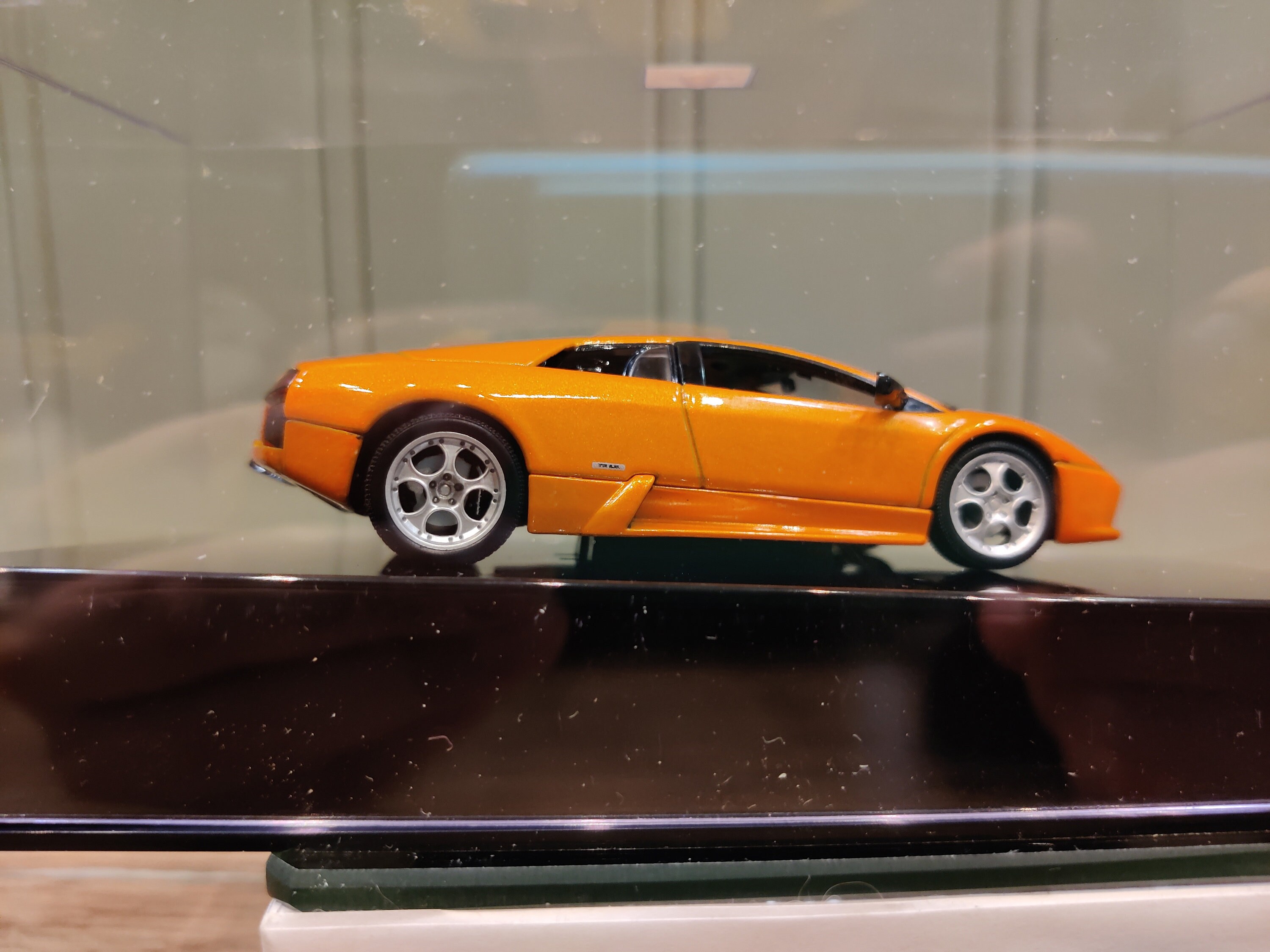 Auto Art Models - Lamborghini Murciélago Metallic Orange 1