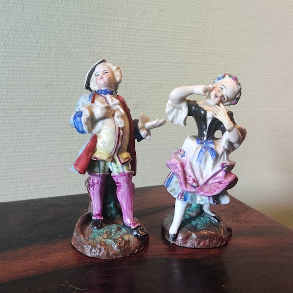 Twee 19de eeuwse figurines homme en vrouw - handbeschilderd