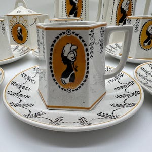 Rare service à café ou à thé Sarreguemines Cameo par Utzschneider & Cie pour 6 personnes - Forme hexagonale - Renouveau néoclassique - Vers 1885-1900
