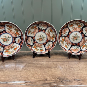 19th Century Chinese Imari-Style Plates: Handpainted Porcelain Set