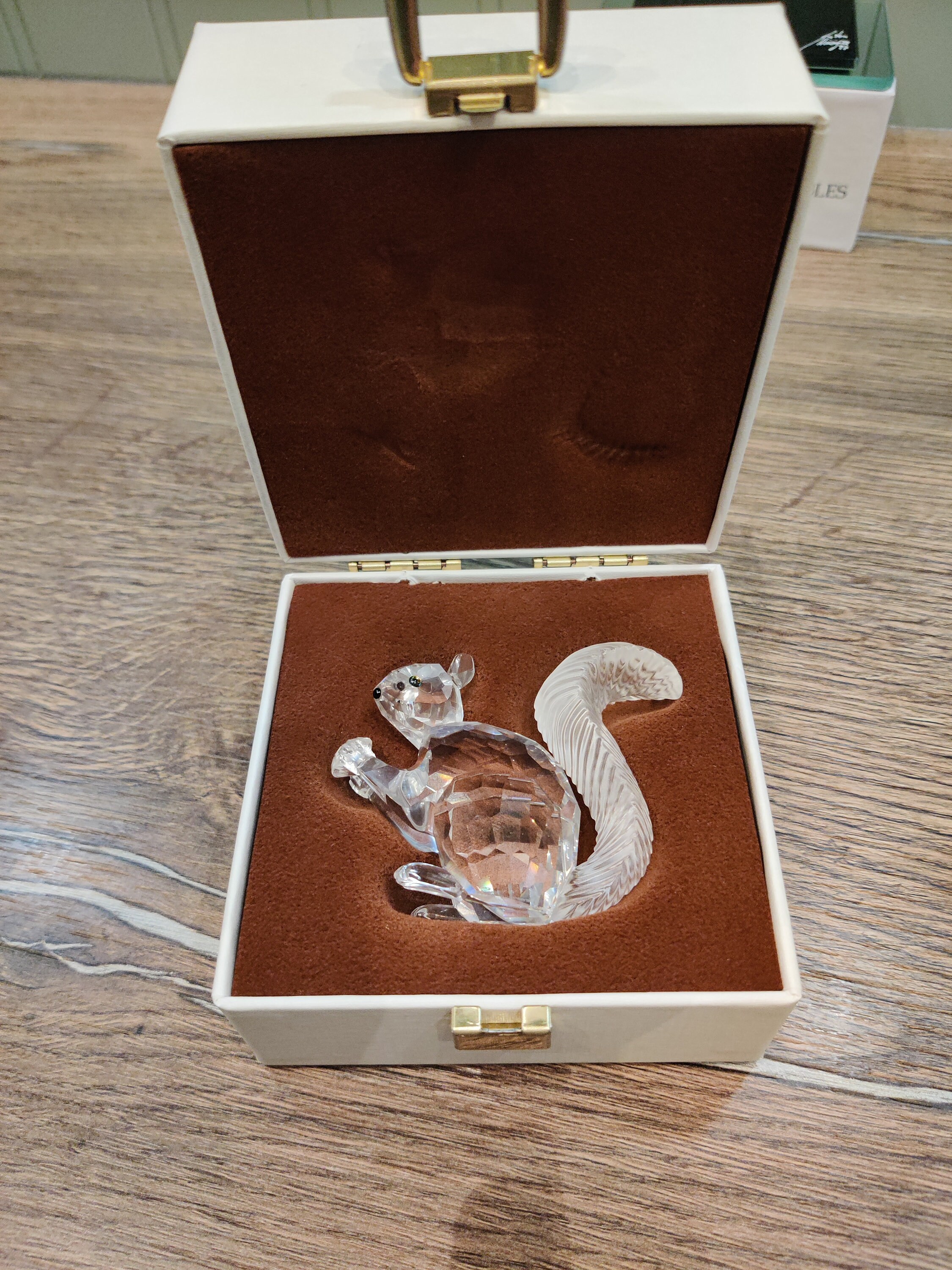 スワロフスキークリスタル リスの置物 - SCS 10周年記念サイン入り