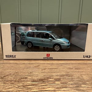 Miniature Citroën C8 - Présentoir Citroën C8 1/43 - Modèle réduit
