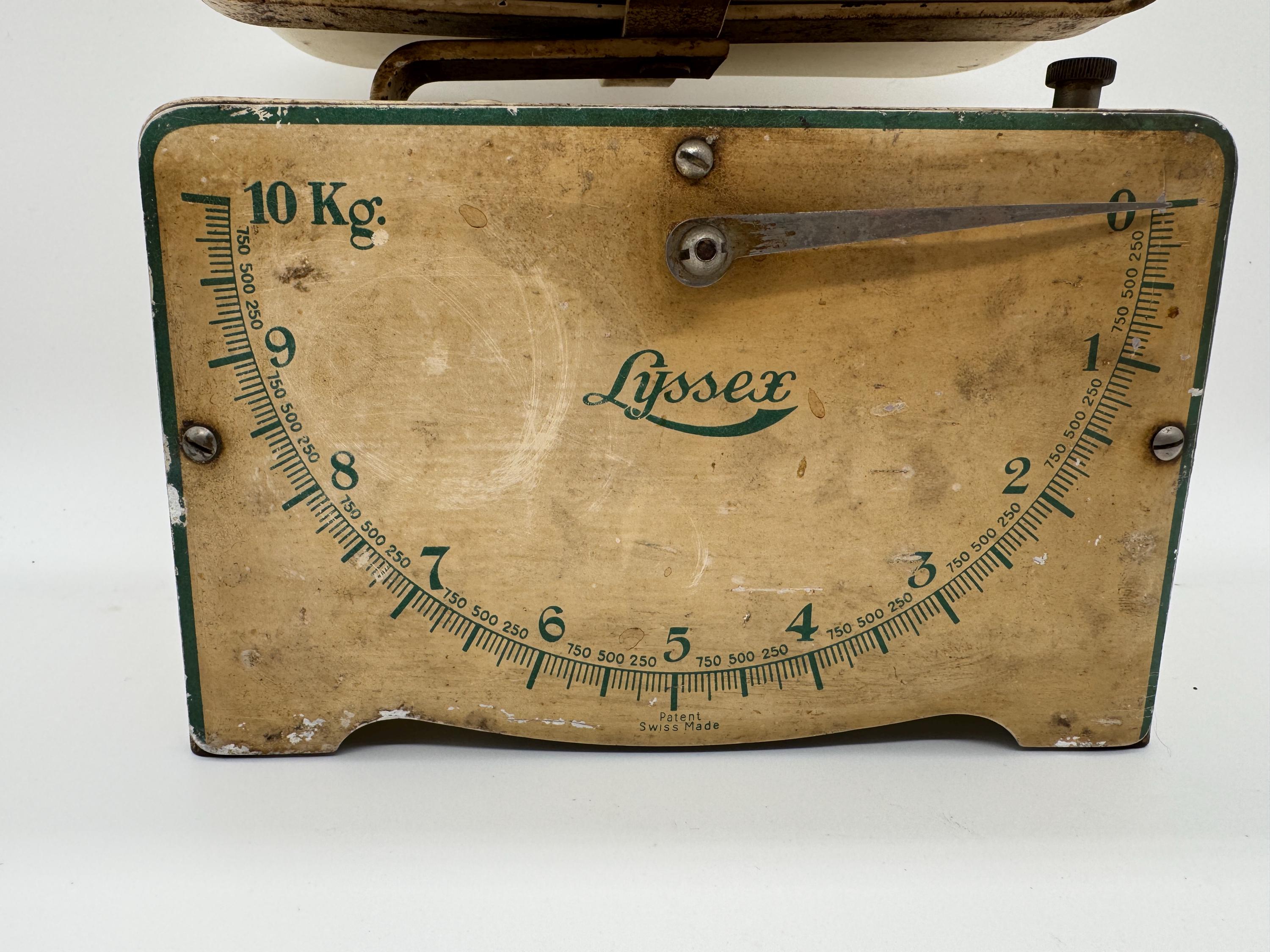 Vintage Lysséx Kitchen Scale – Cream Metal, Enamel Tray, Swiss