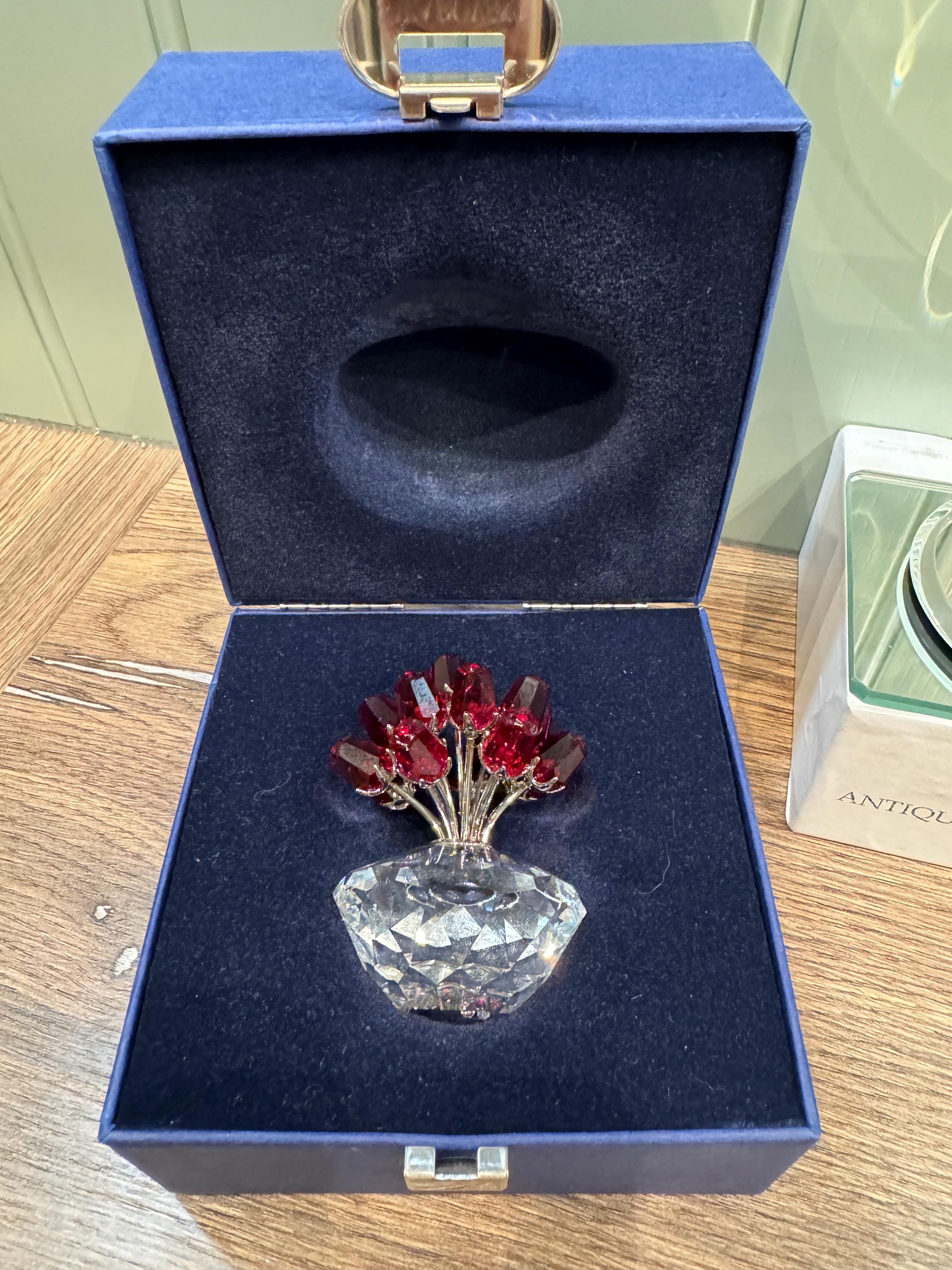 Swarovski Special Edition 2002 - 15 Ruby Red Roses in Vase