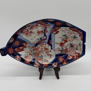 Rare Antique Japanese Imari Boat-Shaped Dish – Hand-Painted Porcelain with Fish & Floral Motif – 29 cm – Meiji Era