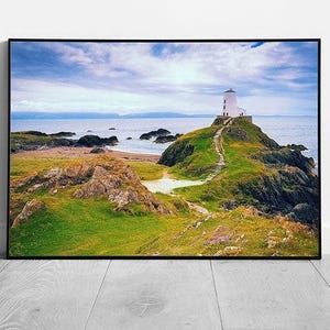 Stampa artistica da parete con faro dell'isola di Llanddwyn, foto incorniciata della costa di Anglesey