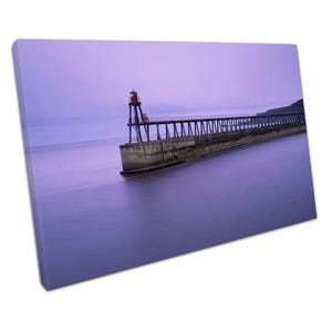Stampa artistica su tela Purple Sky - Decorazione del porto di Scarborough, costa inglese del molo di Whitby