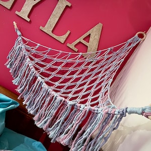 Hamaca de macramé para animales de peluche, hamaca de juguete estilo bohemio, almacenamiento de animales de peluche, red de macramé para juguetes, exhibición de juguetes, organización de la habitación de los niños, regalo de guardería de juguetes