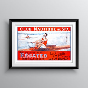 Może przedstawiać: Winietkowy plakat reklamujący Międzynarodową Regatę w 1901 roku nad Jeziorem Warfaaz w Spa, w Belgii. Plakat przedstawia kolorystykę czerwoną i niebieską z przedstawieniem wioślarza w łodzi.