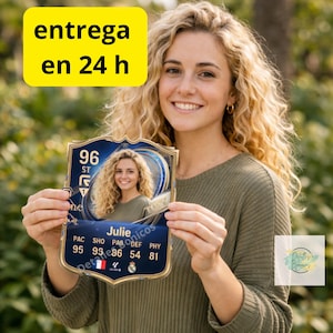May include: A blue and gold shield-shaped card with a photo of a woman with curly blonde hair. The card displays the text "96 ST" and numerical stats. The card also includes the name "Julie" and the text "Detalles Bonitos".