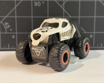 Hot Wheels Monster Jam Monster Mutt Mcdonald's Happy Meal Toy